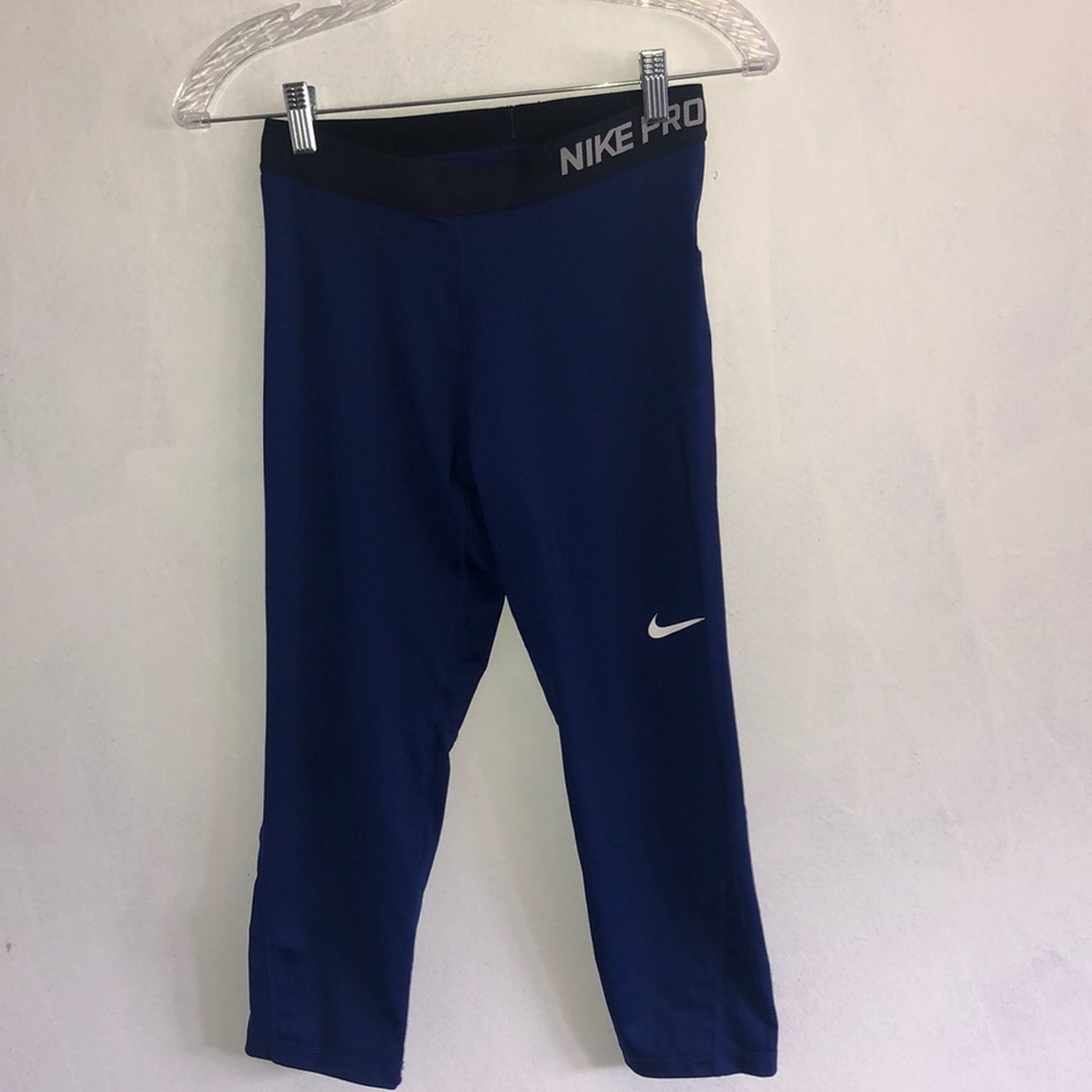 NIKE pro capri leggings